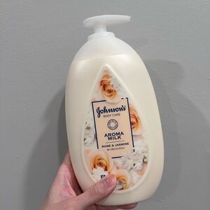 Johnson & Johnson's Aroma Milk Rose & Jasmine – Body Care Lotion